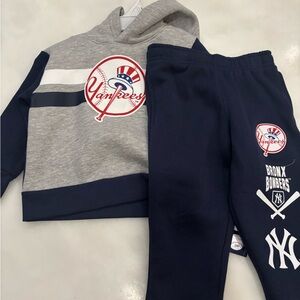 MLB Yankees Gray and Navy Kids Jogger Set